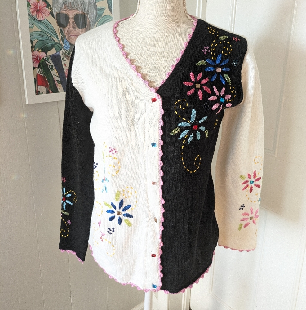 Storybook Knits Vintage Colorblock Floral‎ Embroidered Cardigan Sweater